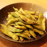 Izakaya Akari - 定番のおつまみ。焼き茶豆。