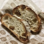 ブリエ - 田舎ぱん いちじく入り ハーフ ４枚スライス ¥340