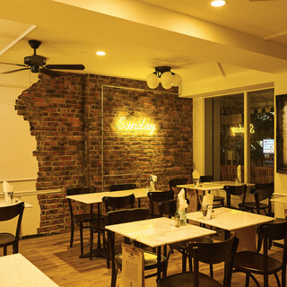 アメリカンな空間は、普段のお食事からパーティーシーンにも◎