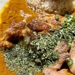 吉田カレー  - 豚・ドライパクチー