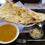 TAJ PALACE - TAJ PALACE ＠ときわ台 Aランチ 790円 チキンカレー辛口・ナン・ラッシーで