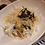 Nagoya Meibutsu Miso Tonchanya Ichinomiya Horumon - 大根サラダ