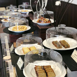 パティスリー＆ブーランジェリー ラ・パルム・ドール - 焼き菓子コーナー