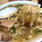 手打ち中華そば 酒田 - 防腐剤不使用の自家製、平打ちピロピロ中太麺