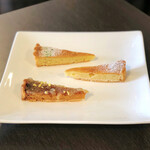 パティスリー＆ブーランジェリー ラ・パルム・ドール - ライムの皮のタルト、デコポンのタルト、マイヤーレモンのタルト