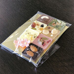 パティスリー＆ブーランジェリー ラ・パルム・ドール - お土産にして頂きました（セルショコラ・ミルクオランジュ・ルビーショコラ・ホワイトマンディアン・キャラメルマカダム・抹茶セザム・カレットシトロン）