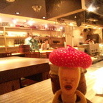 食幹 渋谷 - 厨房を取り囲むカウンター