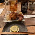 ランタン - ハイボールのレモンを取り出してホッピーに入れます。ケチ。