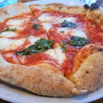 ナポリピッツア研究所イルフォルノドーロ - 生地の部分が美味しかった♪