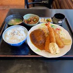 ぽんぽこ・コーヒー＆レスト - Cランチ(ハンバーグ+海老フライ)