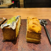 アラルデ - ② ブオリッシュ2種（鰯の酢漬+グリーンオリーブのソース、北海道浜中の雲丹+バスク岩塩）、自家製キャビア（塩分率2.5%と、L’evo よりも0.2%低め...）