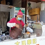 大澳華記香脆雞旦仔 - 雞蛋仔を焼いているところ②(火加減の調整)