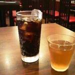 Shokusai Unnan Kakyou Beisen - ここのお茶は美味しい。別途飲み物は要らないほど。これはコーラ。