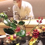 銀座 しのはら - 八寸はお花や葉物をしっかりと盛り込んで。