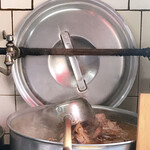 天神そば - 大きな寸胴で作っているスープです。（2021.3 byジプシーくん）