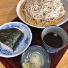 そば　ほし乃家 - 料理写真:もりそば 600円とおにぎり梅 150円