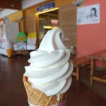 果夢林ショップ - 「白花豆ソフトクリーム」350円。