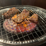 焼肉ホルモン 極 - 