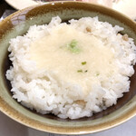 たんや 善治郎 - 麦飯にとろろをかけて。