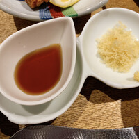 赤坂うまや 新宿 - タレ、天かす、生姜