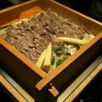 馬桜 - 馬肉のセイロ蒸し出来上がり