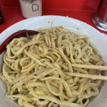 ラーメン二郎 - デロ加減が丁度良い麺。すっごい好み❣️