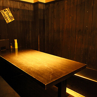 Completely private rooms and detached rooms are available.This is a lively old-fashioned Izakaya (Japanese-style bar).