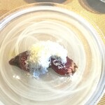 La Brianza - 吉田牧場ブラウンスイス牛フィレプレザオーラとマジアクリチーズたっぷり。まさに、吉田牧場スペシャルだわぁ～ 生ハム仕立てなので、口当たりしっとりねっとり。前回の黒毛和牛モモ肉のものも、こちらも両方美味☆