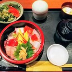 Wafuu Dainingu Housen - 海鮮丼定食！混んでたけど提供早い！定食というより御膳ですな。