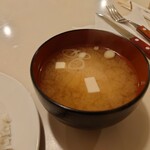 キッチンウェスト - 出汁が効いた美味しいお味噌汁、150円。