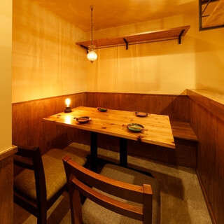 古民家風和モダンテーブルは少人数〜団体様までご案内可能です