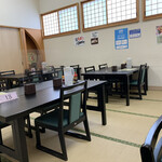 菅原屋 - 店内テーブル席