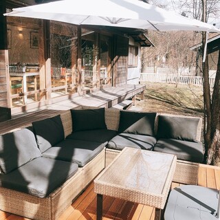 テラス席下段手前4名様
・ペット可能
・天候により利用不可