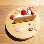 パティスリー ヒンナ - ～パティスリー ヒンナ～　ショートケーキ、お皿にはきんじろうさんマークも