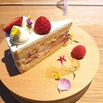 パティスリー ヒンナ - ～パティスリー ヒンナ～　ショートケーキ、裏から見ても可愛い♪