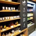 パティスリー ヒンナ - ～パティスリー ヒンナ～　内観、焼き菓子などの販売コーナー