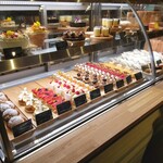 パティスリー ヒンナ - ～パティスリー ヒンナ～　ショーケースのケーキ