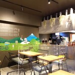 パティスリー ヒンナ - ～パティスリー ヒンナ～　内観、壁には富士山が描かれています