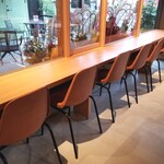 パティスリー ヒンナ - ～パティスリー ヒンナ～　内観、店内奥にあるカウンター席