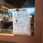 パティスリー ヒンナ - ～パティスリー ヒンナ～　外からもソフトクリームのメニューが見れます