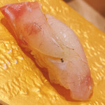 Sushi Oumi - 竹岡産の黒鯛。六日寝かせ。ラッコの地元ではチヌと呼びます