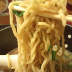 三幸ラーメン - 中太縮れ麺