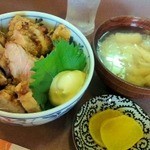 芦苑 - 唐揚げ丼ランチ600円。全体の写真。