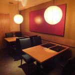 旬菜料理 山灯 - カウンターの後ろのテーブル席　（４席×２）