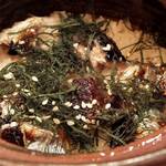 旬菜料理 山灯 - 「秋刀魚の土鍋炊き込みごはん」：蓋を開ければむせ返るような香りの乱舞♪