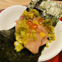 肉割烹ふたご 北新地店 - 本鮪と和牛のユッケ 蕗のとう 生姜醤油