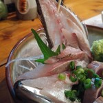 海鮮料理 あじや - 刺身盛り合わせ3種860円の鯵のタタキ