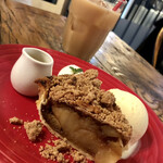 GRANNY SMITH APPLE PIE & COFFEE - アメリカの家庭で一般的なダッチクランブル