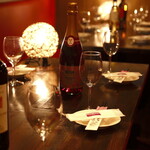 全席個室居酒屋 肉寿司食べ放題 肉ヤロー - 【テーブル個室：2～4名様】少人数でのご来店も大歓迎！肉女子会やデートに◎