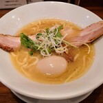 ラーメン ロケットキッチン - 令和2年10月 トリ塩パイタン半熟煮玉子トッピング 税込850円